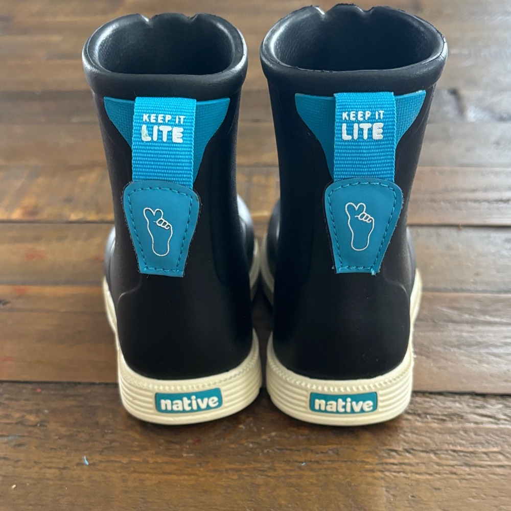 Native Black and White Kids Boots - Picture 2 of 6